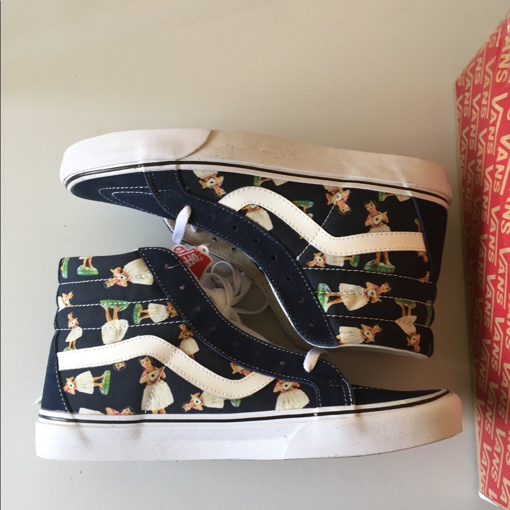 Brandy new in box men Vans shoes size 11